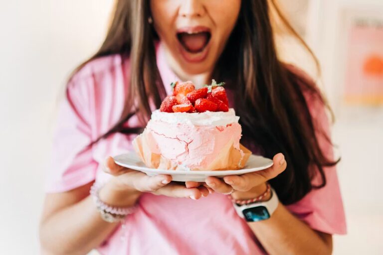 Une étude révèle des méthodes pour réduire les envies de sucre chez les adultes.