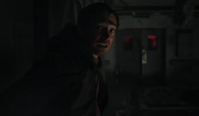 Resident Evil : Bryan lutte pour sa survie dans la nouvelle bande-annonce terrifiante.
