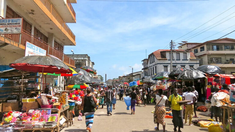La Sierra Leone se prépare à accueillir le sommet de la Cédéao, une dépense controversée.