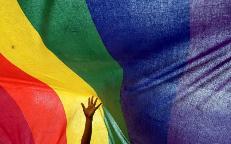Le gouvernement français formera tous les cadres de l’Éducation nationale contre les discriminations anti-LGBT+.