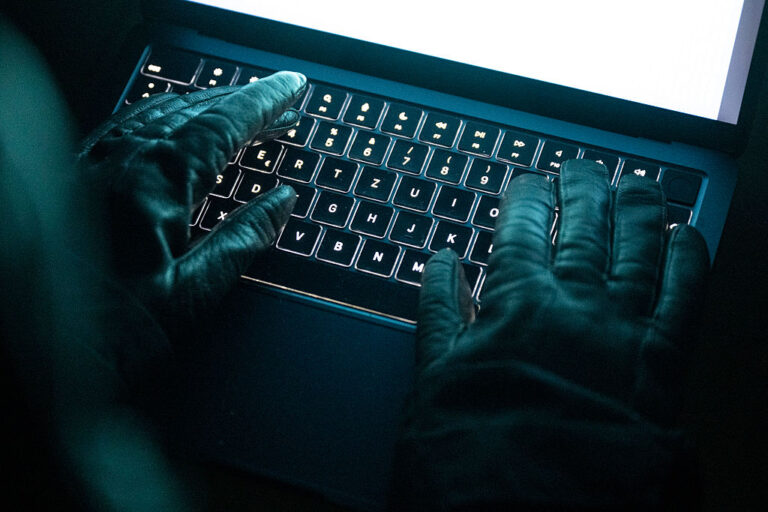 Surveillance en Grèce : un fabricant de logiciels espions relance le scandale.