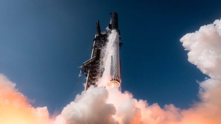 SpaceX Starship réussit son 13e vol d’essai avec des résultats significatifs pour l’avenir des missions spatiales.