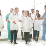 Démographie des professionnels de santé : 16 200 psychiatres recensés en France.