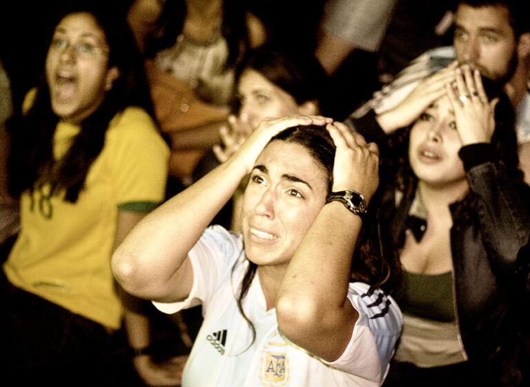 Cris et palpitations : les effets physiologiques d’un match de football sur le corps humain.