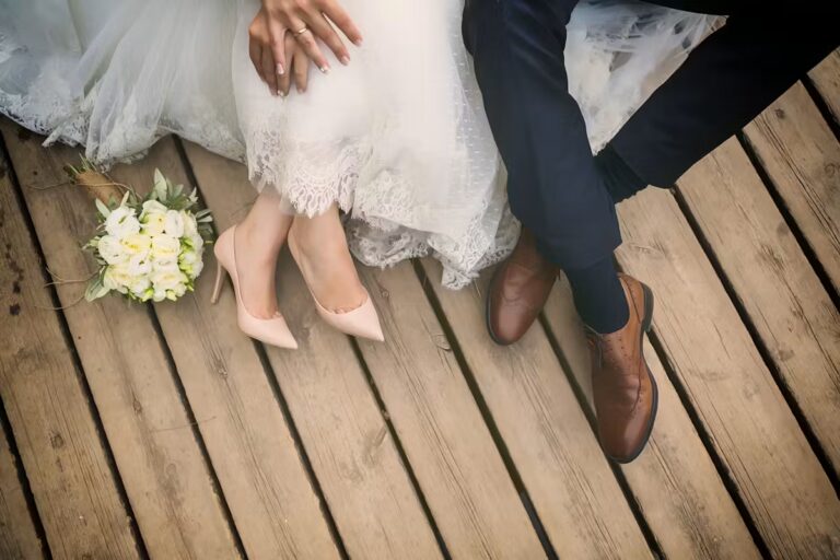 Une mère en France souffre du rare « syndrome du cœur heureux » après le mariage de sa fille.