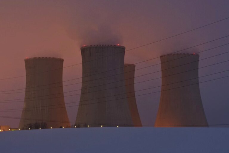 L’Arcep évalue la consommation électrique croissante de l’IA en France.