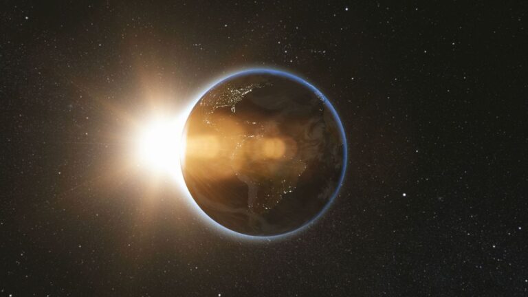 Aphélie : La Terre atteint son point le plus éloigné du Soleil, observé par les astronomes.