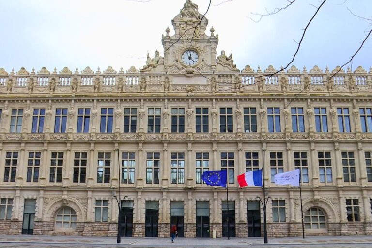 Couvre-feu pour mineurs en vigueur dans une ville lors du 14 juillet et du match France-Espagne.
