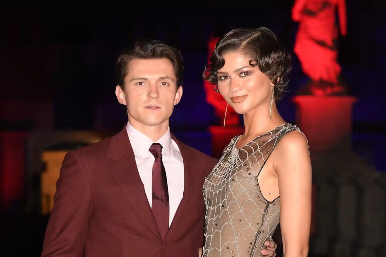 Tom Holland évoque ses promesses à Zendaya et ses luttes personnelles dans une interview.