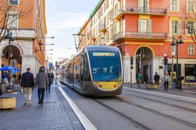 Transports gratuits à Nice : conditions d’éligibilité au service de Lignes d’Azur