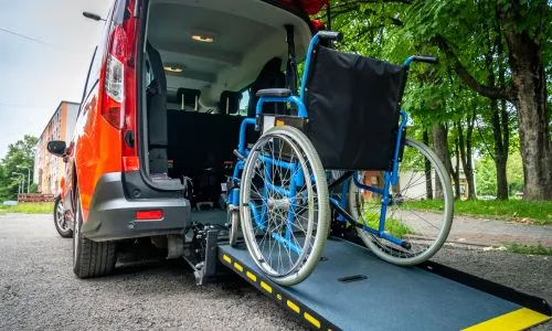 Transport et handicap : état des lieux des services TPMR en France en 2023.