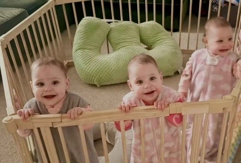 Une mère refuse une demande de l’une de ses triplées, provoquant des pleurs chez les trois enfants.