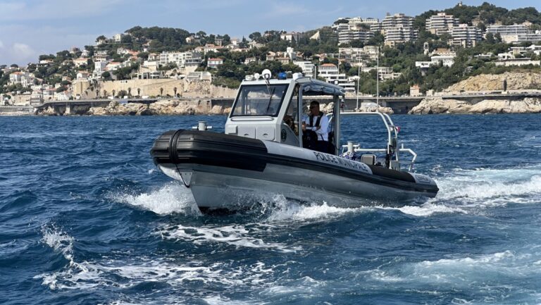 Un homme sauvé de la noyade par la police municipale à plus d’un kilomètre du Vieux-Port de Marseille.