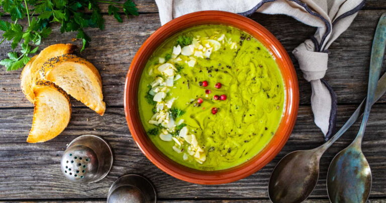 Gaspacho de courgettes : la recette de Guy Savoy révélée par Laurent Mariotte
