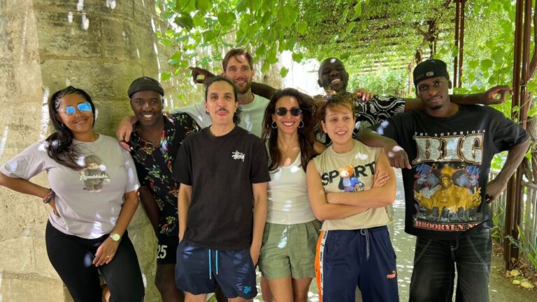 La troupe du Festival Off d’Avignon présente un « Bourgeois gentilhomme » en banlieue.