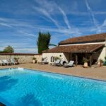 Climatisation et piscines : la canicule influence les annonces immobilières en France.