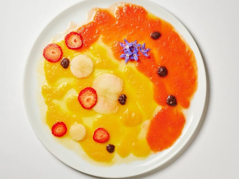Alexander Calder inspire Alain Passard pour une recette estivale de légumes frais.