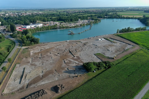 Conférence sur les fouilles archéologiques à la sablière Helmbacher en France