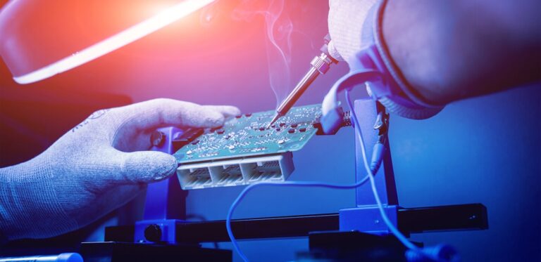 Le secteur technologique en Bourse face à une volatilité croissante et des signes de faiblesse.