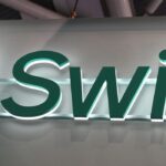 Swift déploie son infrastructure blockchain pour les dépôts tokenisés en réponse à la demande croissante.