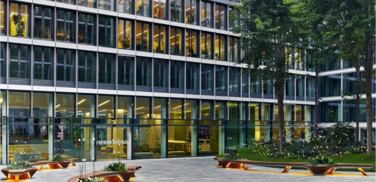 Invesco vend l’immeuble Capital 8 au fondateur de Zara, Amancio Ortega.