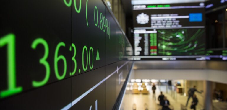 Les investisseurs privilégient les actions américaines face aux européennes pour la fin d’année.