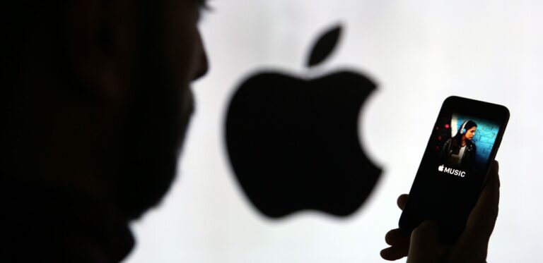 Apple doit prouver son efficacité en IA pour maintenir l’intérêt de Wall Street.