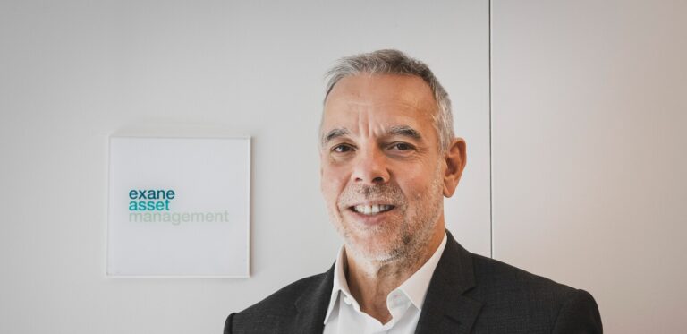 Dans les bureaux de Pierre Séquier : analyse des stratégies de communication en entreprise.