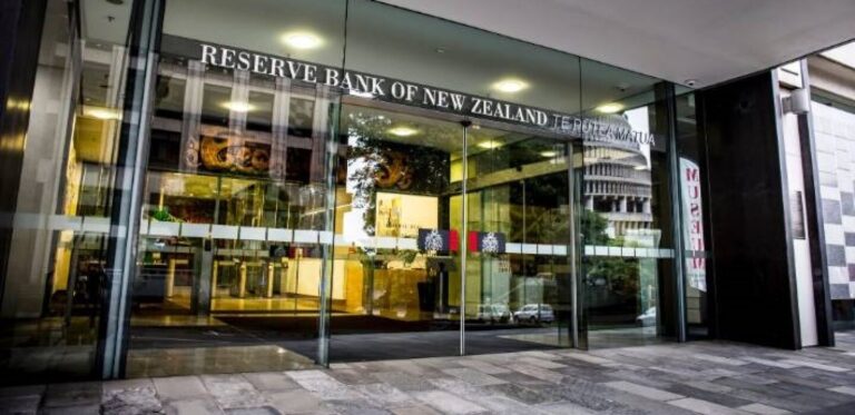 Les fonds spéculatifs atteignent des niveaux records de ventes à découvert sur le dollar néo-zélandais.