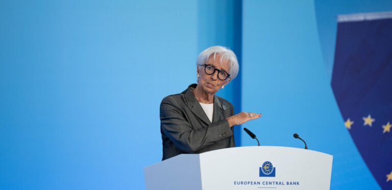 La BCE ajuste sa politique monétaire en réponse aux fluctuations des marchés financiers.