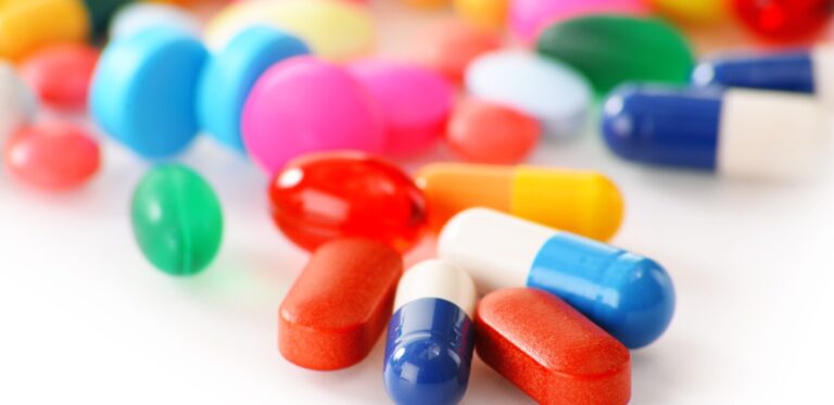 Les nouveaux transferts de charge suscitent des critiques des complémentaires santé en France.