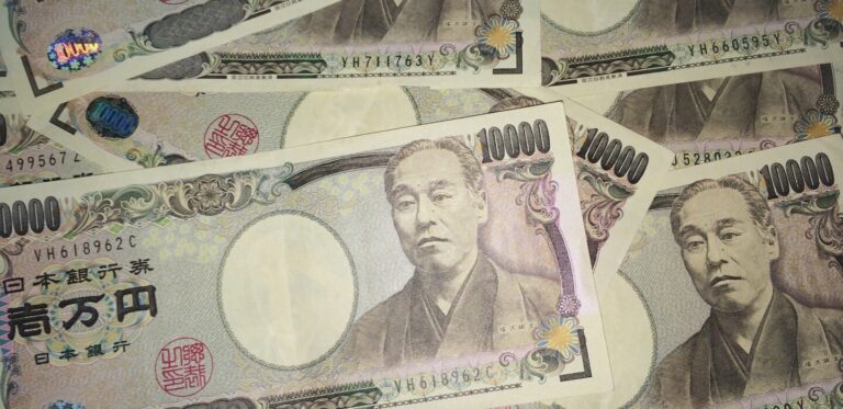 Le yen augmente face au dollar suite à une intervention probable de Tokyo.
