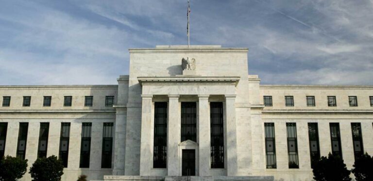 La Fed maintient sa politique actuelle malgré des divergences internes.