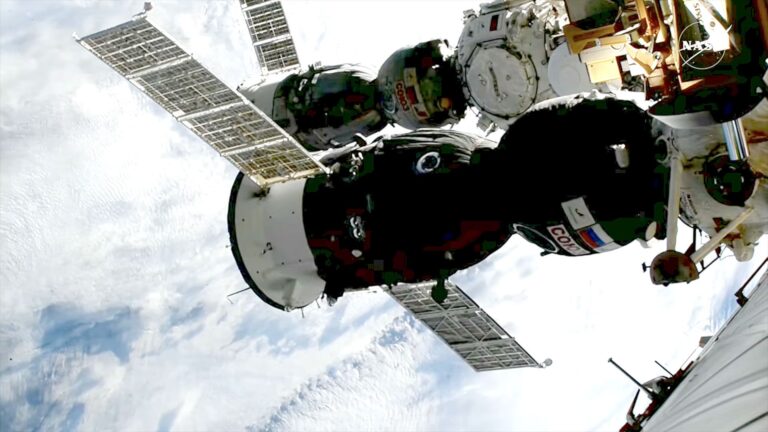 NASA et deux cosmonautes russes rentrent sur Terre après une mission spatiale. Regardez en direct.