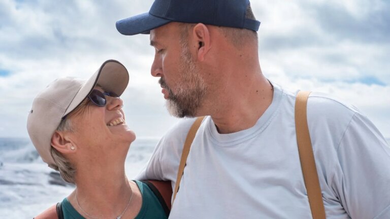 Vacances : un pays interdit les casquettes, amendes jusqu’à 2 800 euros pour les touristes.
