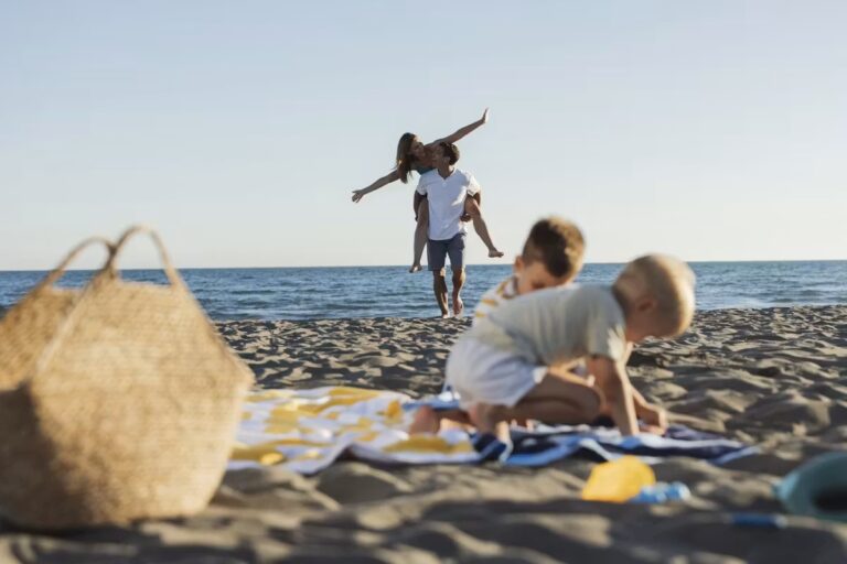 Les premières journées de vacances avec les enfants : défis logistiques et tensions familiales.