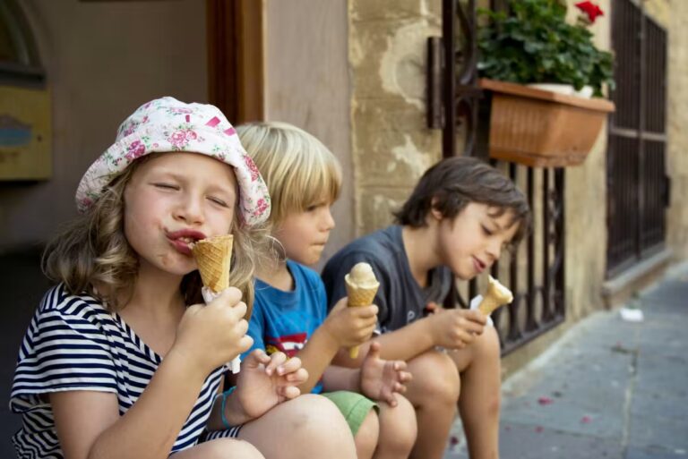 Pourquoi certains enfants en France connaissent une croissance rapide pendant les vacances