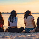 Aides financières pour les jeunes en vacances : dispositifs disponibles en France