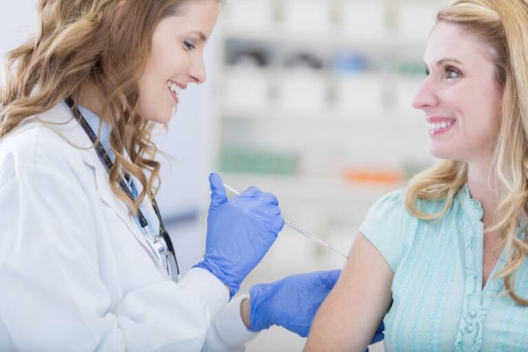 La Haute Autorité de Santé recommande la vaccination antigrippale obligatoire pour les soignants.