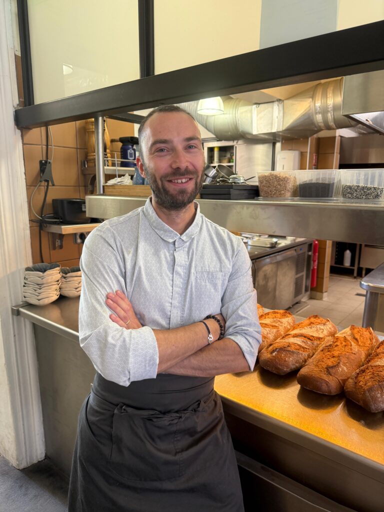 Gilles Pudlowski analyse les tendances culinaires en France et leurs répercussions sur les restaurants.