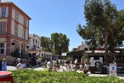 Accès régulé à Porquerolles pour préserver l’environnement naturel de l’île.
