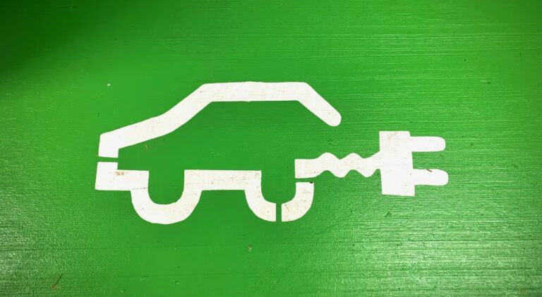Les entreprises chinoises détiennent 75 % du marché mondial des batteries pour véhicules électriques.