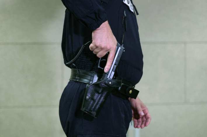 Présomption d’usage légitime des armes : inversion de la charge de la preuve en France ?