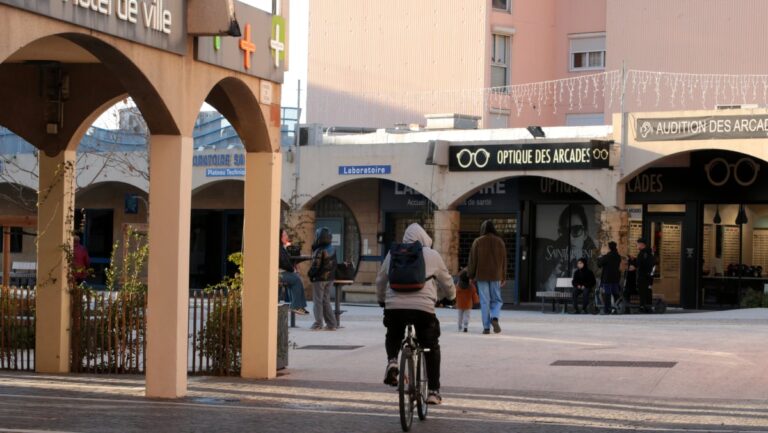 Centres-villes en difficulté : Salon-de-Provence et Vitrolles face à des enjeux opposés