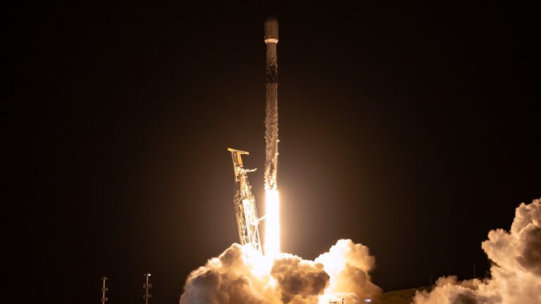 SpaceX Falcon 9 lance 81 satellites en orbite depuis la Floride