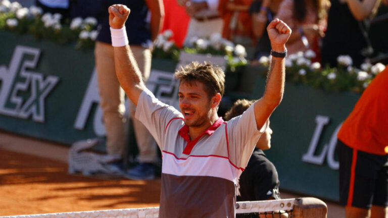 Stan Wawrinka bat Novak Djokovic et remporte Roland-Garros.
