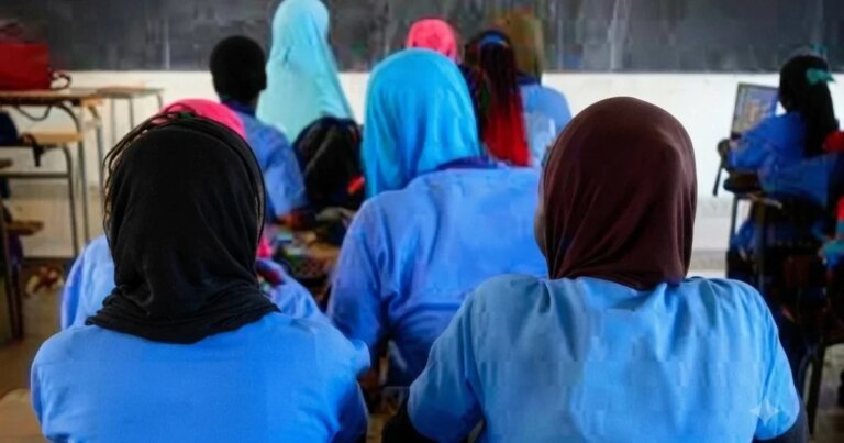 Rufisque : Un professeur de mathématiques poursuivi en justice après un acte inapproprié en classe.