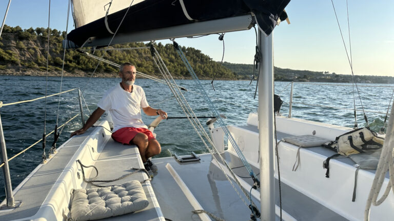Test de navigation en voilier sur l’étang de Berre par La Provence : une expérience à découvrir.