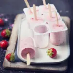 Crème glacée aux petits-suisses et fruits : une recette à 180°C pour l&rsquo;été.