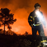 Incendies : pompiers en France confrontés à un manque de moyens et à des conditions difficiles
